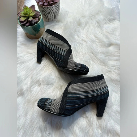 United Nude Shoes - United Nude Folded Bootie in Blue, Navy and White